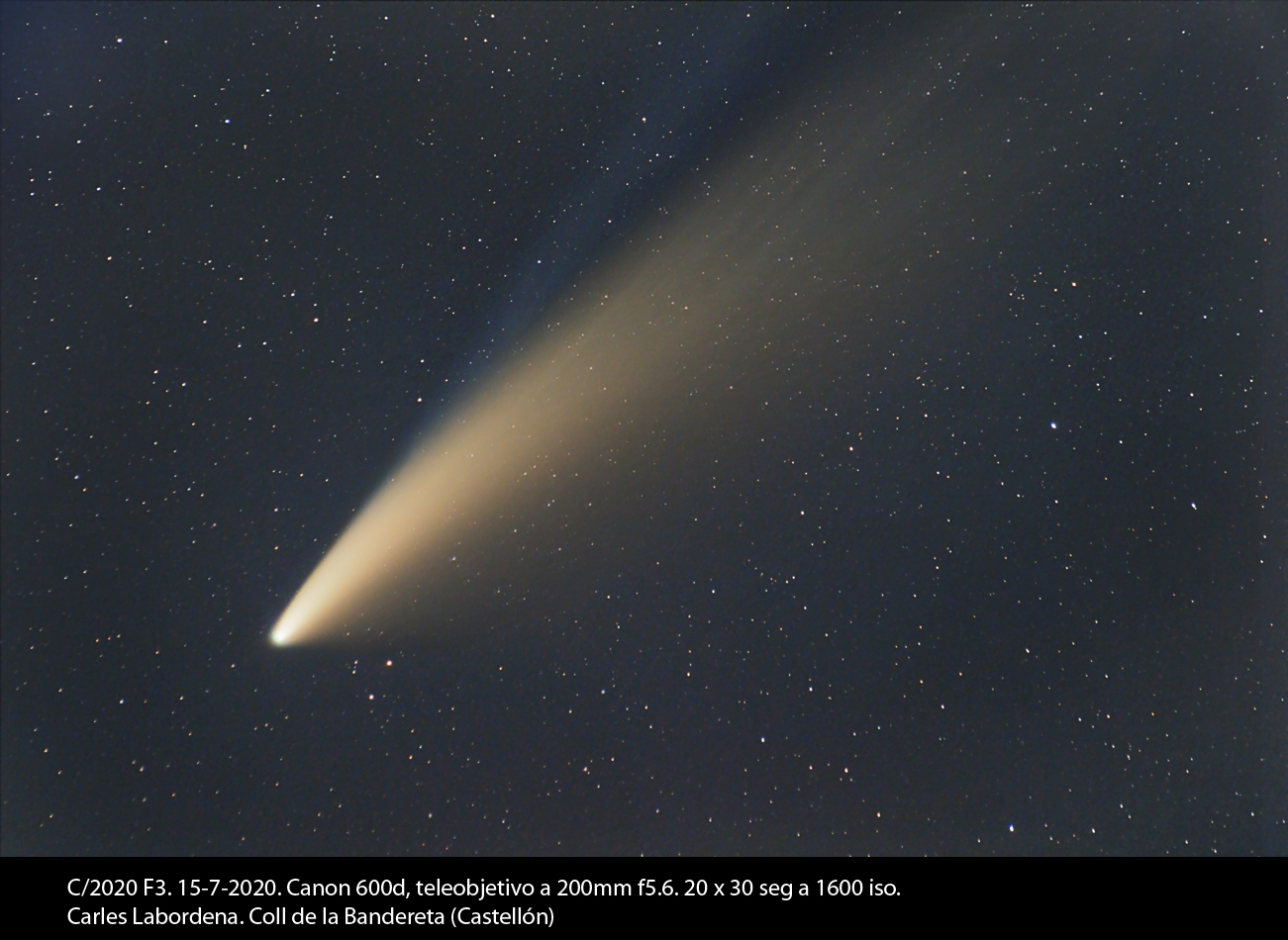 Cometa NEOWISE con dos colas